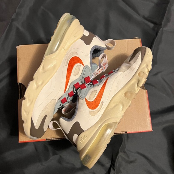 Nike Air Max 270 - Picture 3 of 7